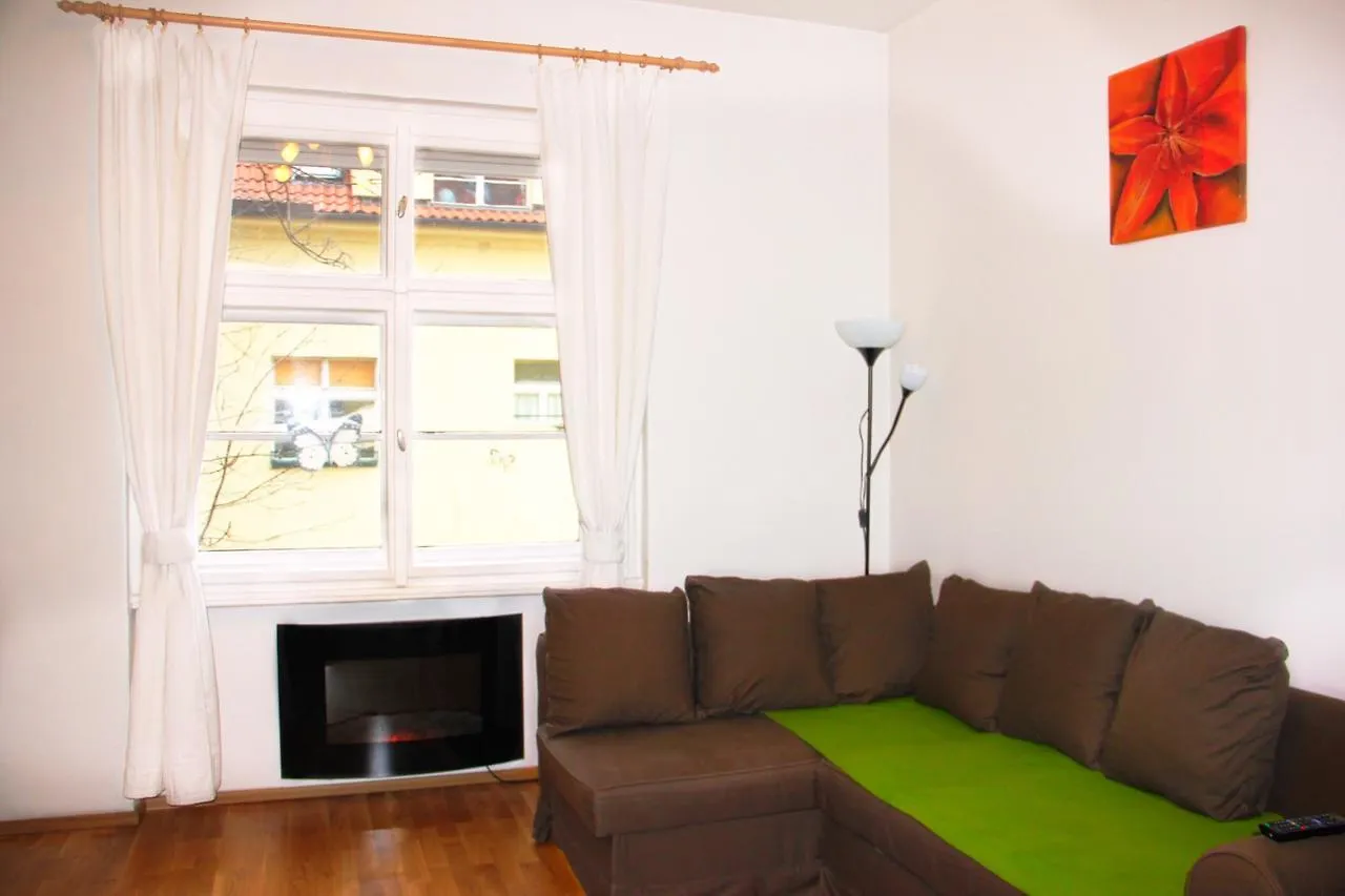 Apartment Pod Zvonarkou Praga